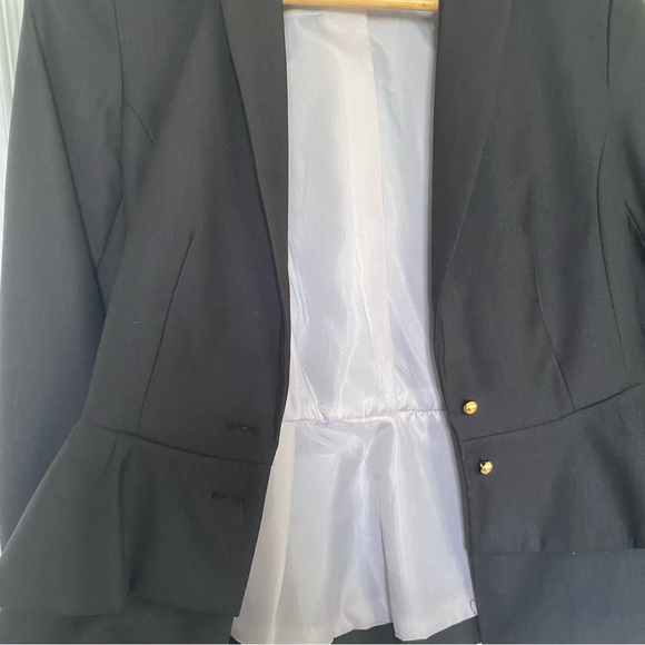 H&M Black Blazer with a Ruffled Bottom and Gold Buttons Size 2 - Picture 5 of 9